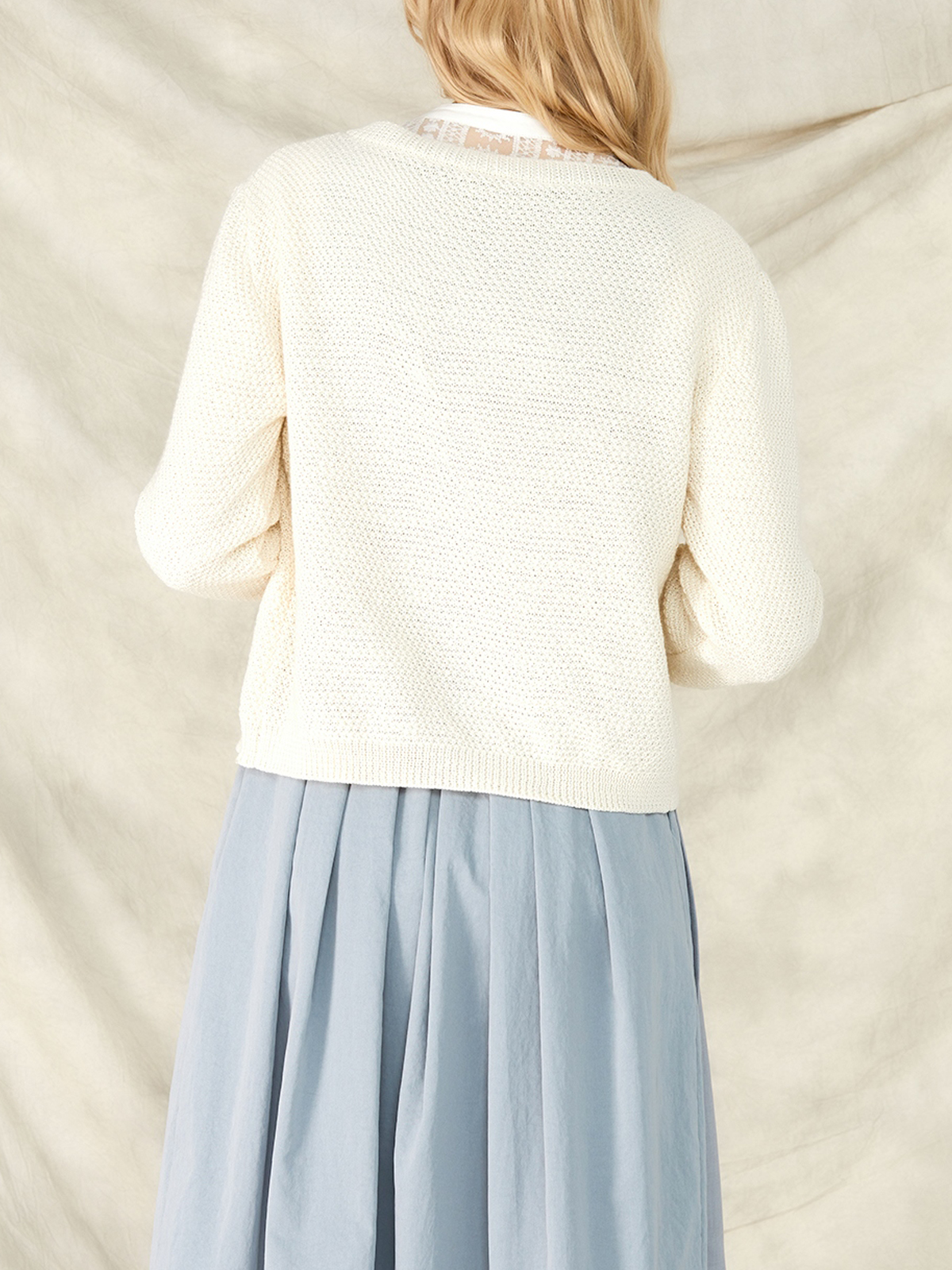 Modernes Dirndl in Weiß