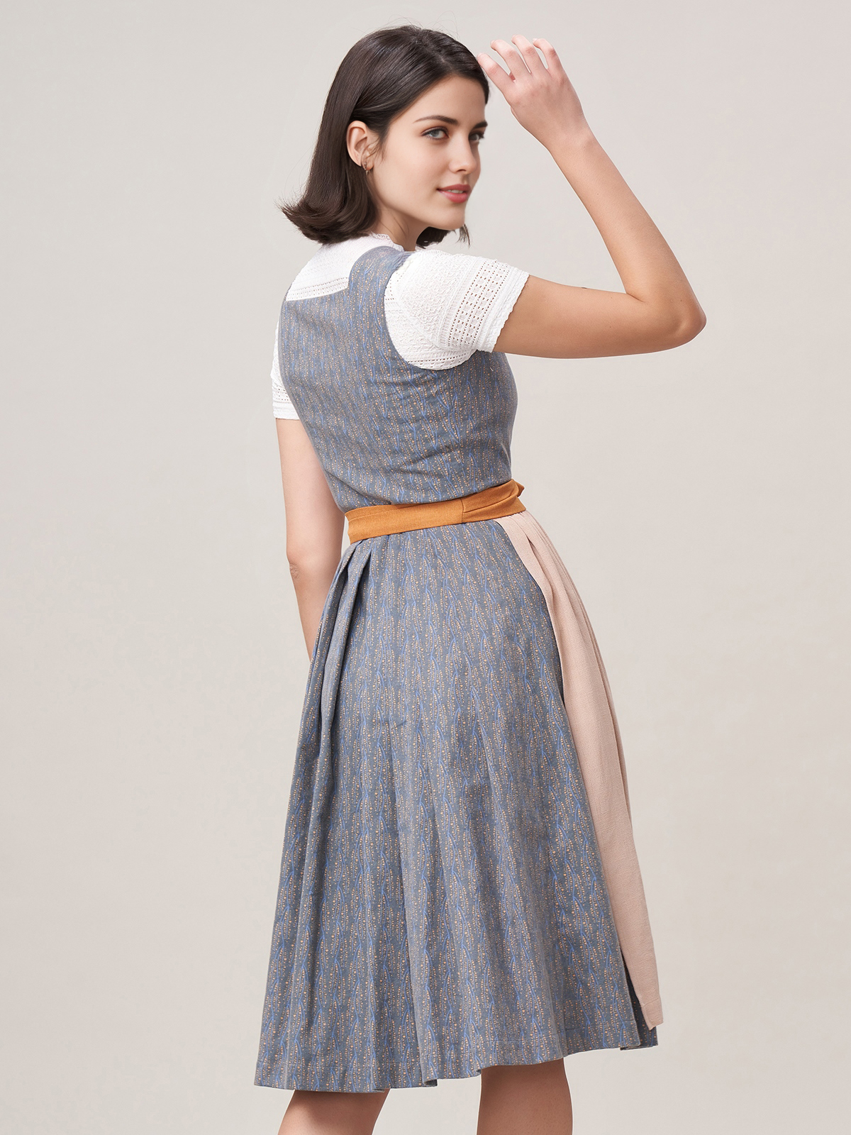 Dirndl hochgeschlossen blau – Eleganz in Perfektion