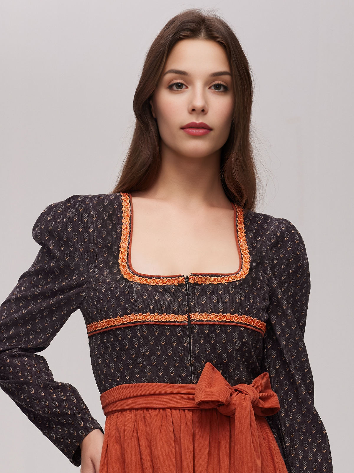 Dirndl schlicht blau in eleganter Ausführung